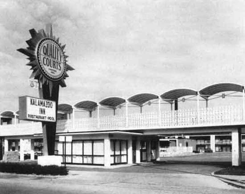 Kalamazoo Inn (Valley Inn Motel) - Vintage Postcard From Vanished From Kalamazoo County (newer photo)